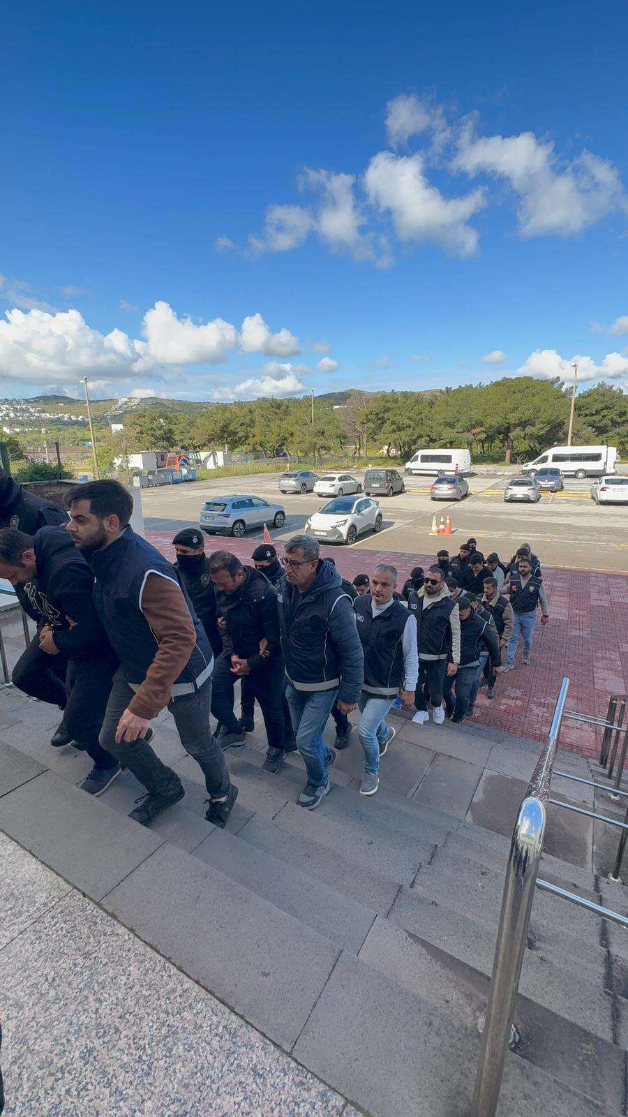 Ege’deki Göçmen Faciası: İnsan Kaçakçılarına Büyük Operasyon 3